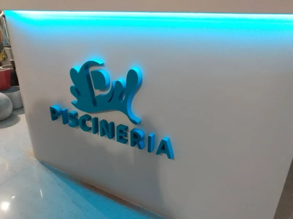 Cartelería interior con iluminación